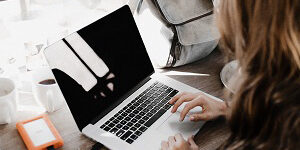 woman+w+laptop2